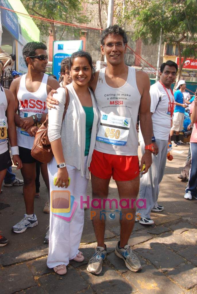 Milind Soman at Standard Chartered Mumbai Marathon 2011 in Mumbai on 16th Jan 2011 