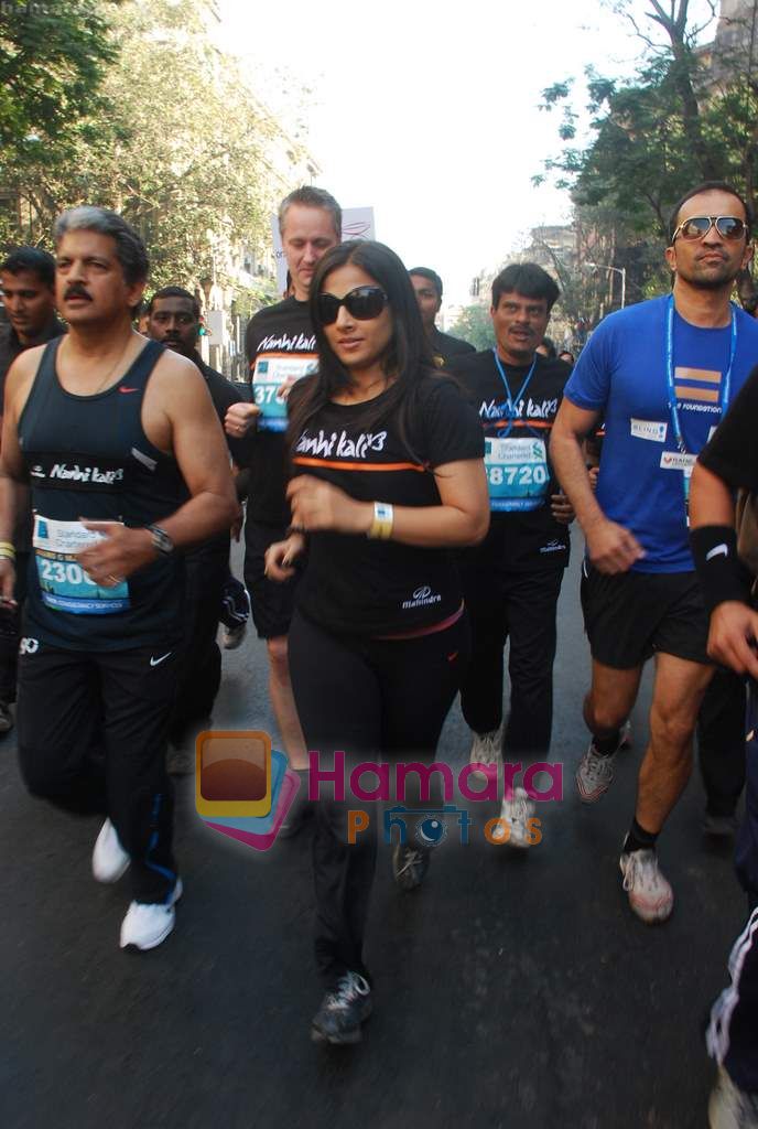 Vidya Balan at Standard Chartered Mumbai Marathon 2011 in Mumbai on 16th Jan 2011 