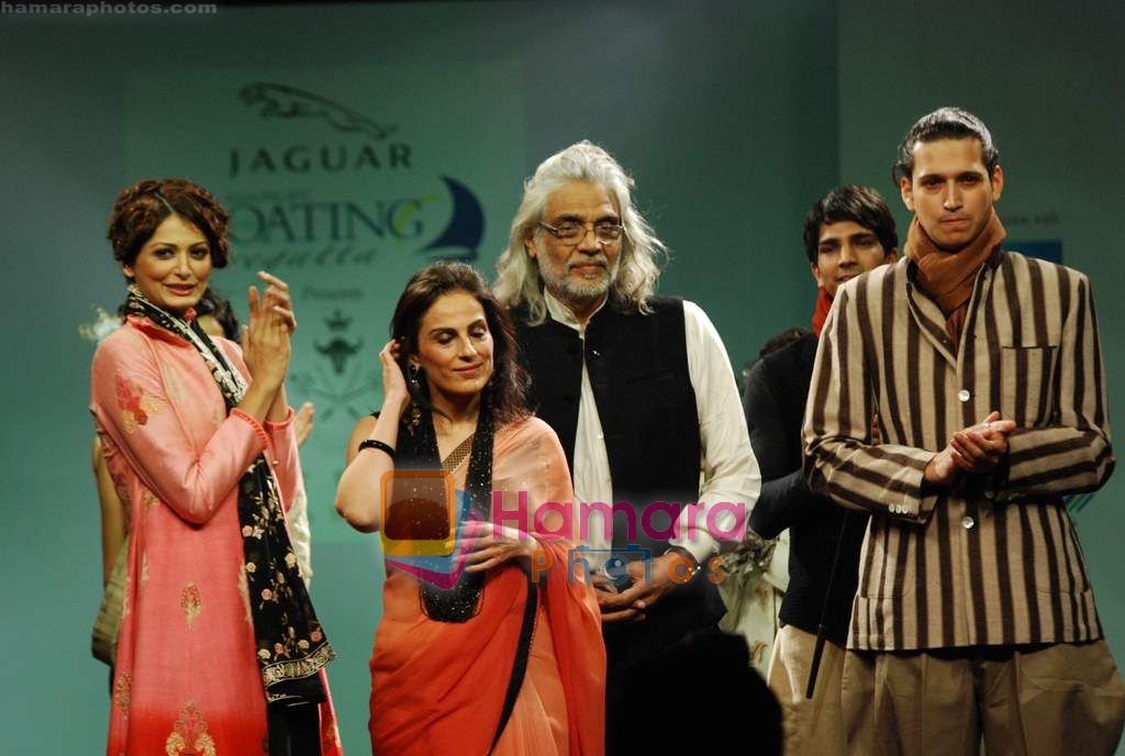 Alecia Raut at Meera Muzaffar Ali Jaguar fashion show in Mumbai on 16th Jan 2011 