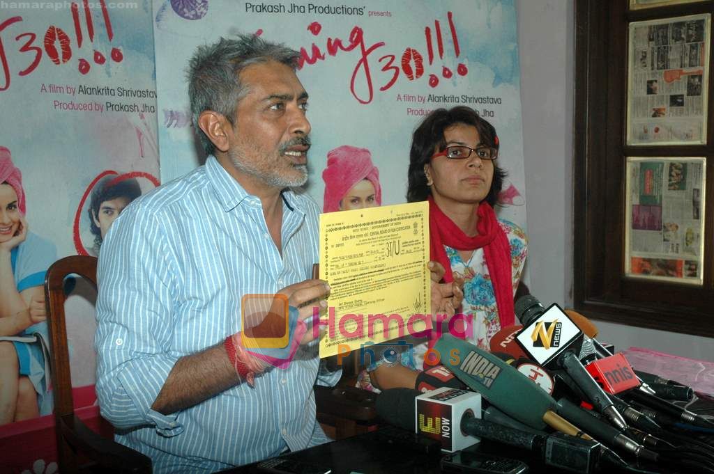 Prakash Jha, Alankrita Shrivastava at Turning 30 censor certificate controversy press meet in Andheri on 17th Jan 2011 