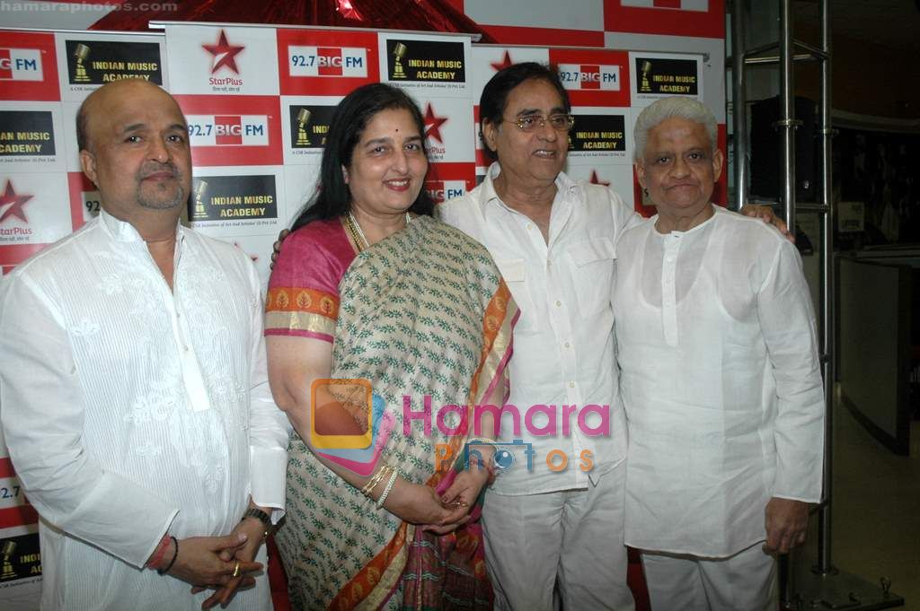 Pyarelal, Anuradha Paudwal, Sameer, Jagjit Singh at IMA press meet in Big FM on 17th Jan 2011 