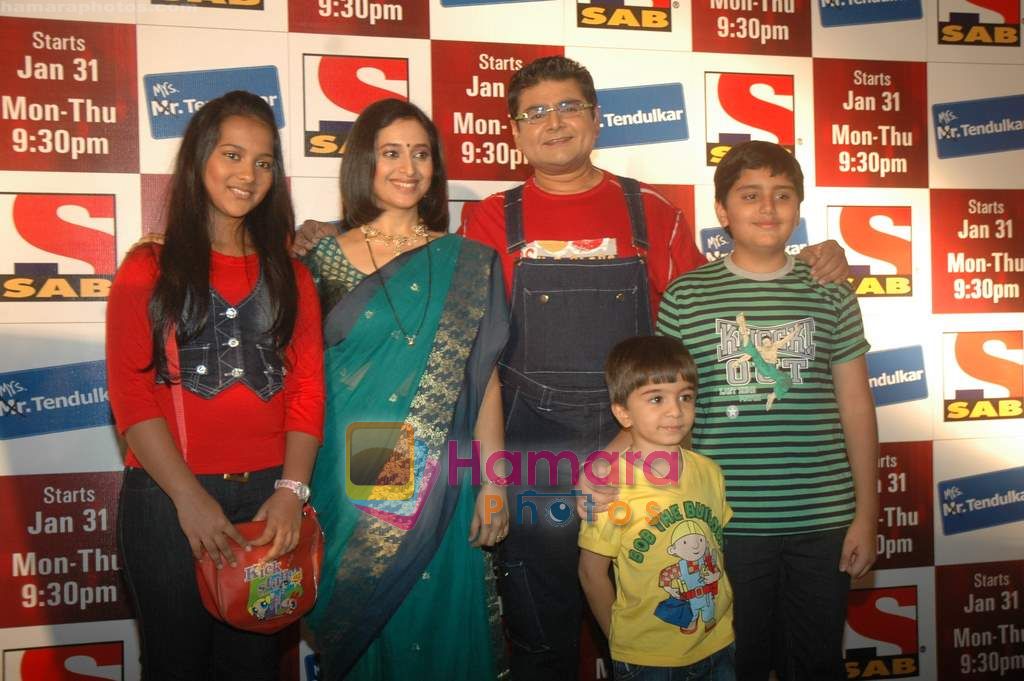Deven Bhojani, Kishori Godbole at the launch of Mrs Tendulkar serial on SAB Tv in Mumbai on 21st Jan 2011 