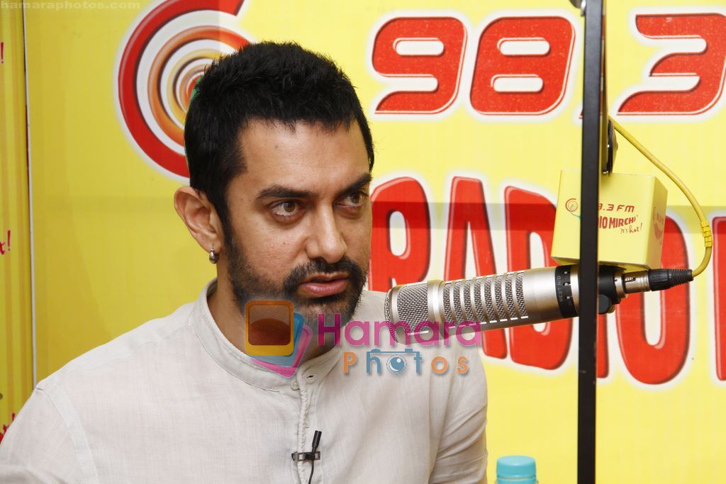 Aamir Khan promote dhobighat on Radio Mirchi on 21st Jan 2011 