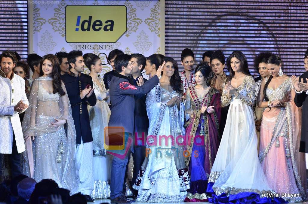 Ranbir Kapoor, Manish Malhotra, Hrithik Roshan, Priyanka Chopra, Lara Dutta, Amrita Rao, Shilpa Shetty, Karan JOhar, Sameera Reddy walk the ramp at Mijwan show in Trident, Bandra on 23rd Jan 2011 