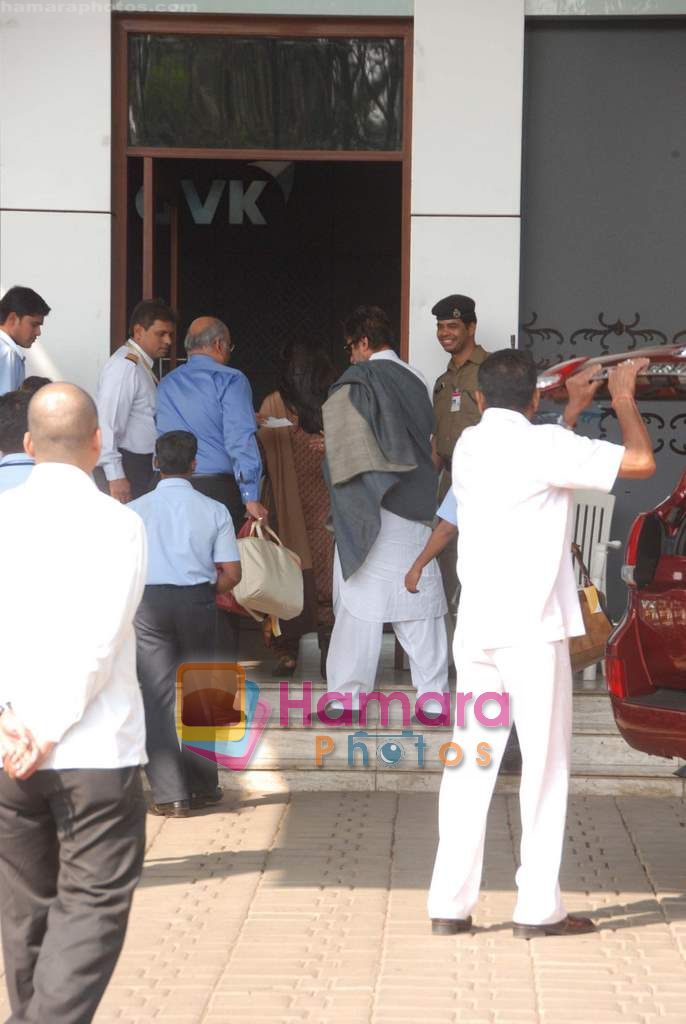 Amitabh Bachchan  takes charter flight to Bhopal in Vakola on 24th Jan 2011 