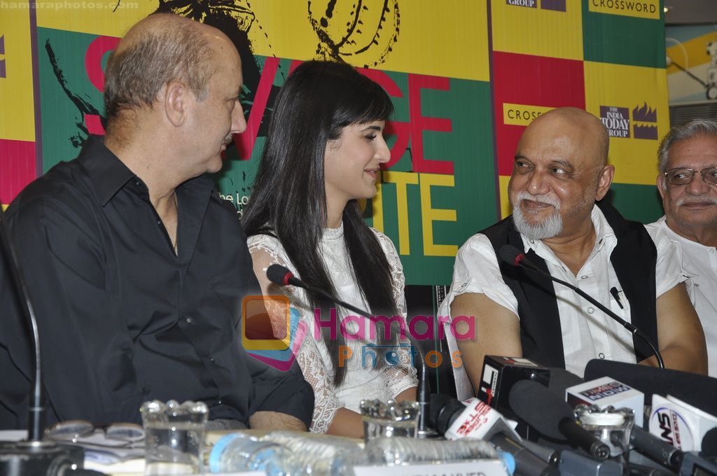 Anupam Kher, Katrina Kaif, Pritish Nandy at Tonite This Savage Rite book launch in Crossword, Mumbai on 27th Jan 2011 