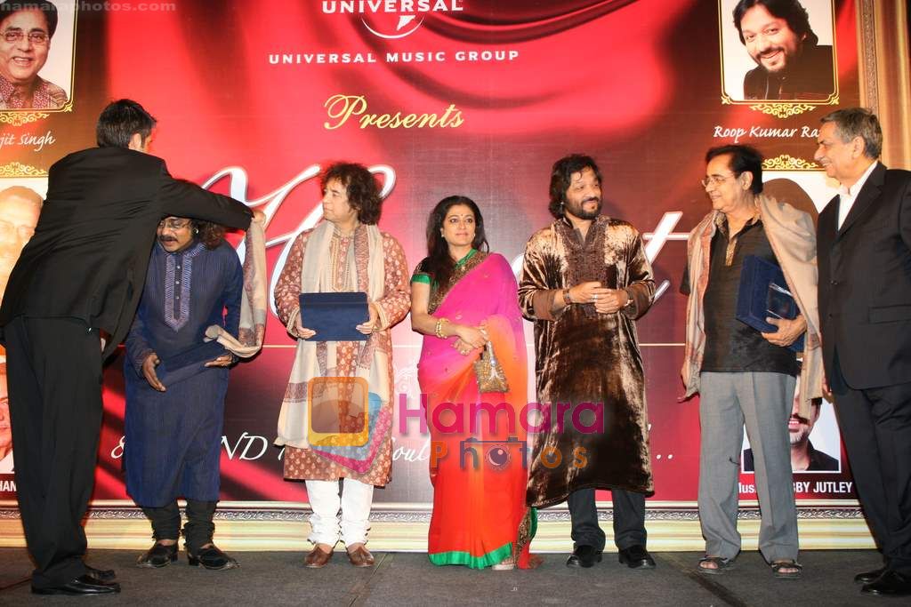 Hariharan, Ustaad Zakir Hussain, Sonali Rathod, Roop Kumar Rathod, Jagjit Singh at the Launch of music album Hasrat by Ustaad Zakir Hussain in Mumbai on 27th Jan 2011 