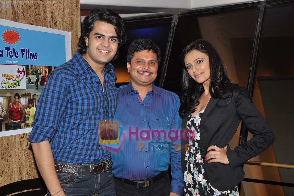 Manish Paul, Roshni Chopra & producre Asit Kumarr Modi at launch party of Pyaar mein twist in Mumbai on 29th Jan 2011