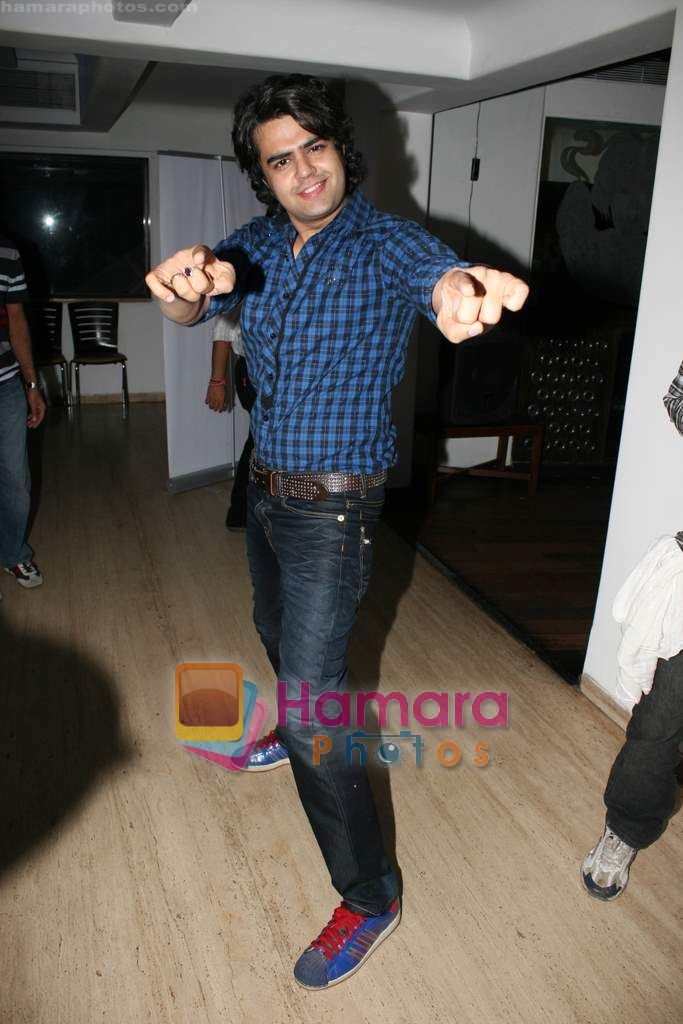 Manish Paul at launch party of Pyaar mein twist in Mumbai on 29th Jan 2011 