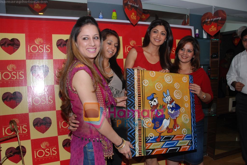 Shilpa Shetty, Kiran Bawa at Iosis event with underprivileged childrens in Khar, Mumbai on 31st Jan 2011 ~0