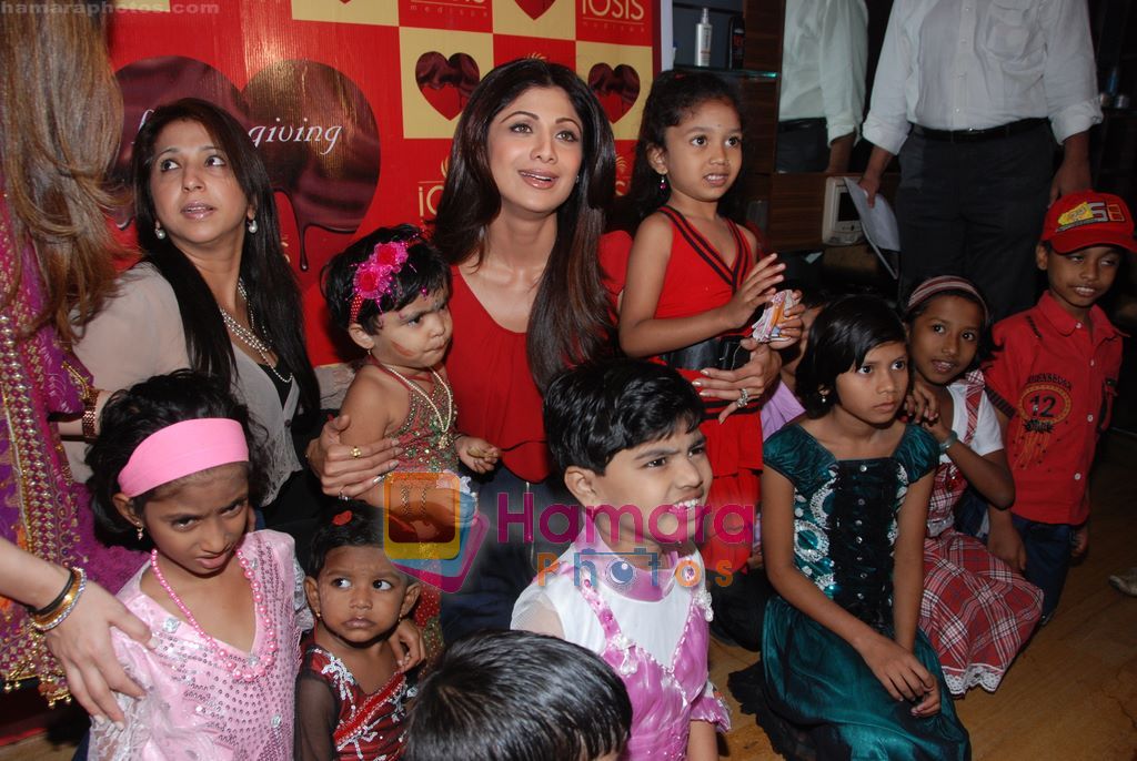 Shilpa Shetty at Iosis event with underprivileged childrens in Khar, Mumbai on 31st Jan 2011 