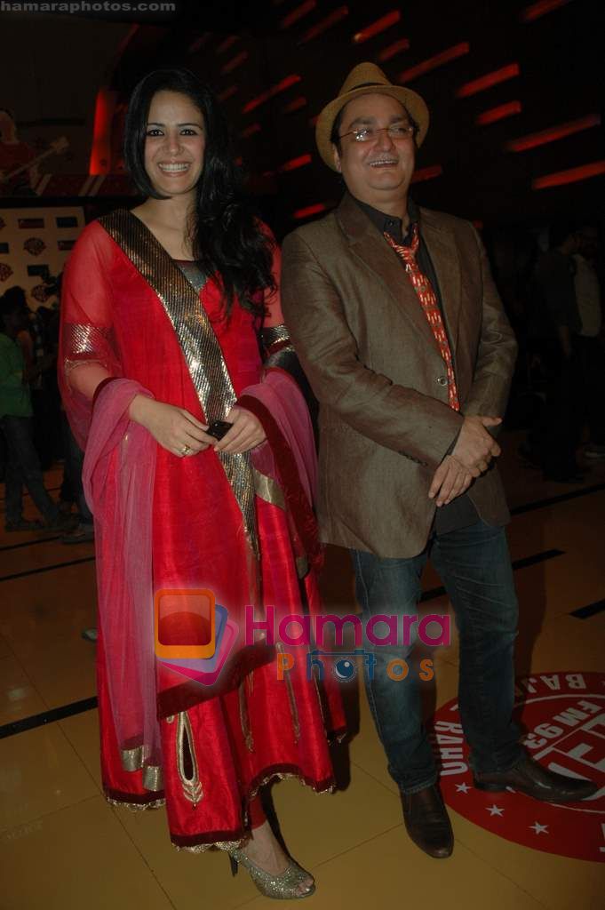 Mona Singh, Vinay Pathak at Utt Pataang film premiere in Cinemax on 1st Feb 2011 