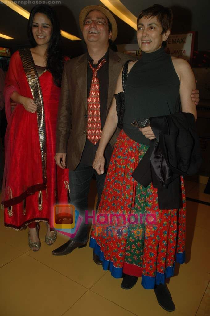 Deepa Sahi at Utt Pataang film premiere in Cinemax on 1st Feb 2011 