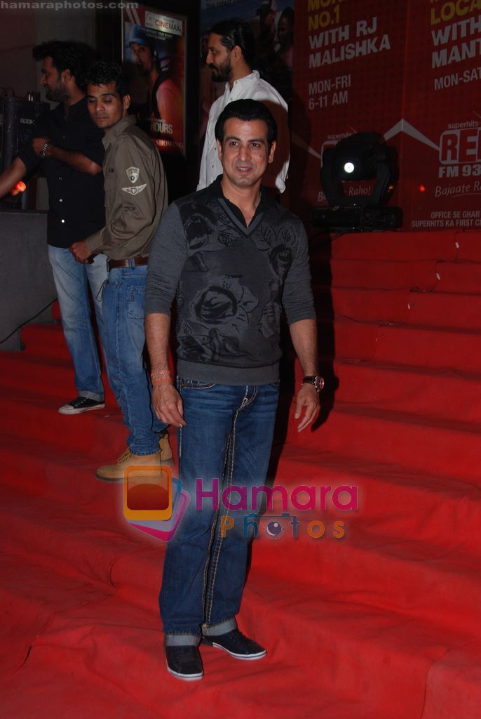 Ronit Roy at the Premiere of Yeh Saali Zindagi in Cinema , Mumbai on 2nd Feb 2011 
