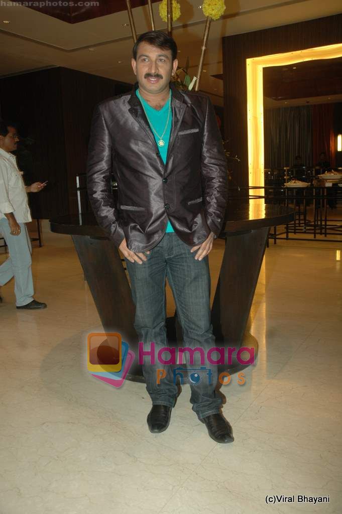 Manoj Tiwari at Liza Mallik big Bhojpuri debut with Manoj Tiwari in Novotel on 2nd Feb 2011 
