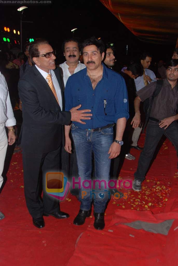 Sunny Deol, Dharmendra at the Premiere of Hum Dono Rangeen in Cinemax on 3rd Feb 2011 