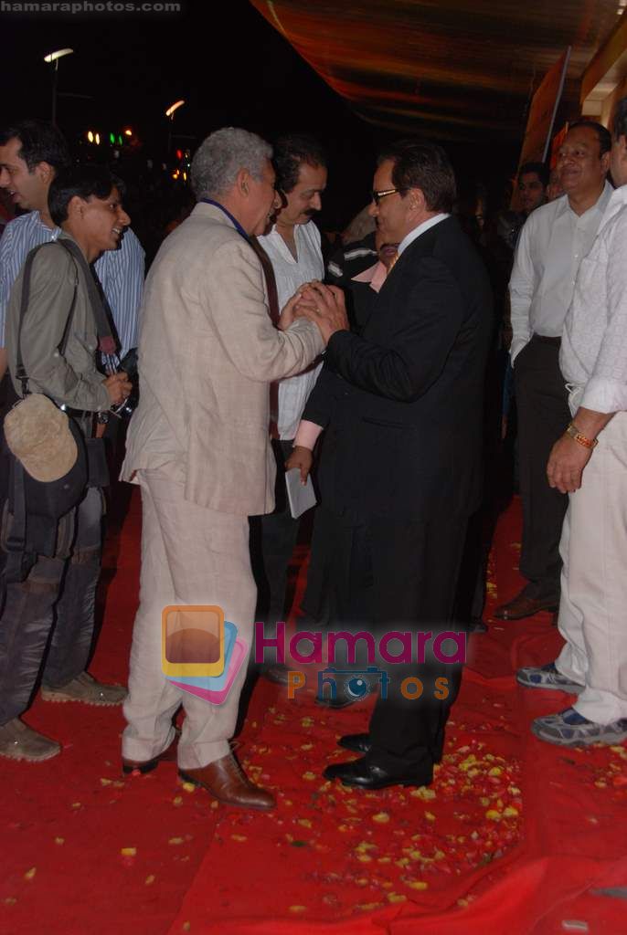 Dharmendra, Nasiruddin Shah at the Premiere of Hum Dono Rangeen in Cinemax on 3rd Feb 2011 ~0