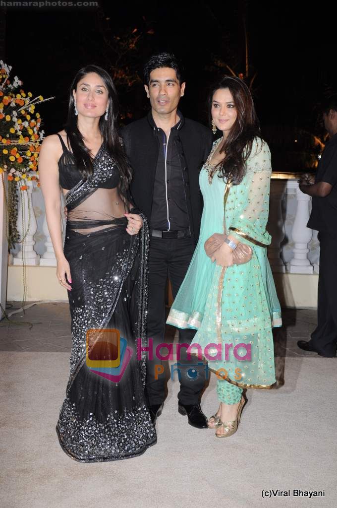 Kareena Kapoor, Manish Malhotra, Preity Zinta at  Imran Khan's wedding reception in Taj Land's End on 5th Feb 2011 