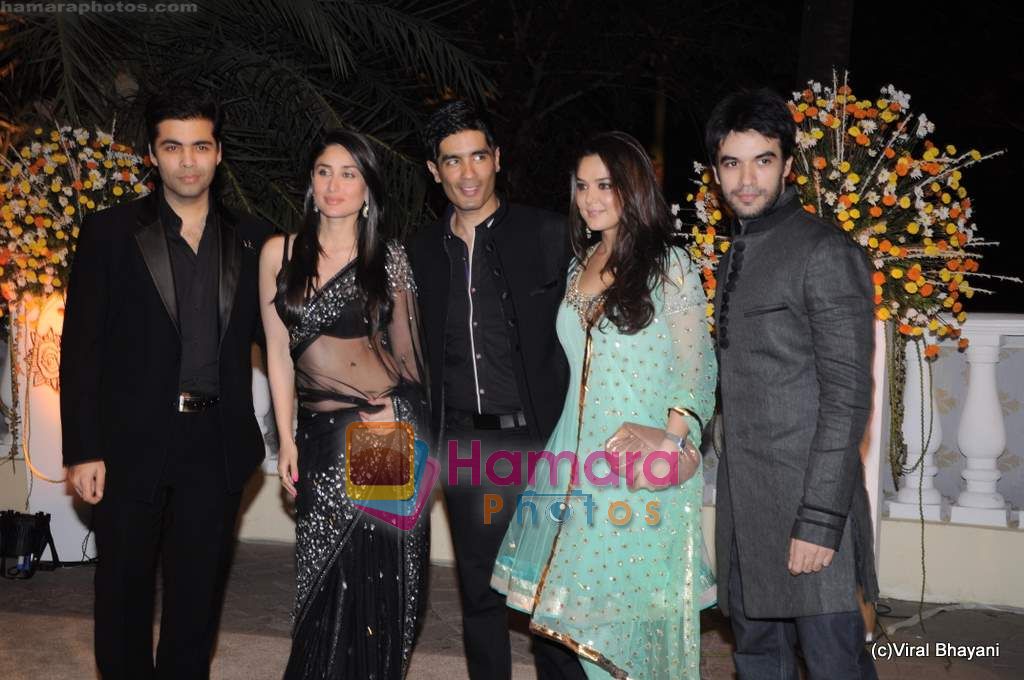 Kareena Kapoor, Manish Malhotra, Preity Zinta, Karan Johar at  Imran Khan's wedding reception in Taj Land's End on 5th Feb 2011 