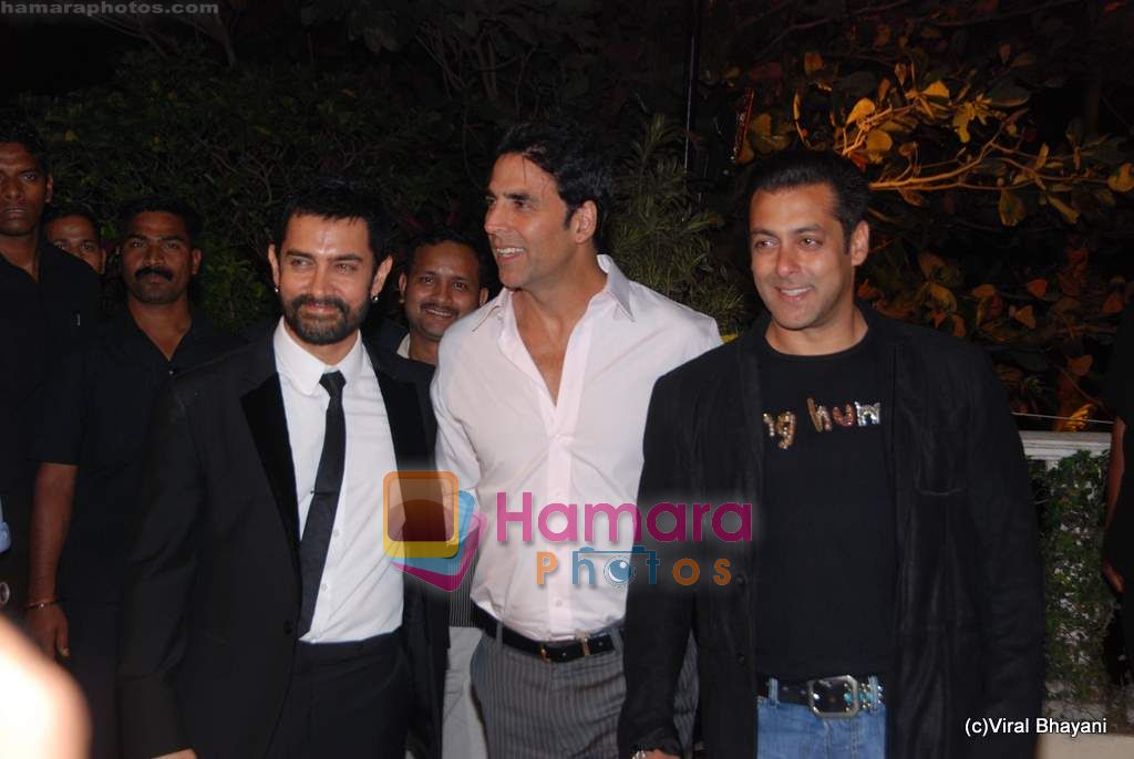 Aamir, Salman, Akshay at  Imran Khan's wedding reception in Taj Land's End on 5th Feb 2011 