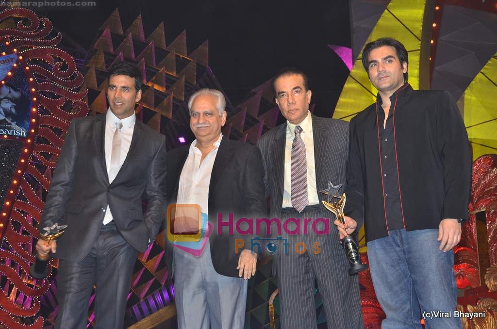 Akshay, Ramesh Sippy, Arbaaz Khan at Stardust Awards 2011 in Mumbai on 6th Feb 2011 ~0