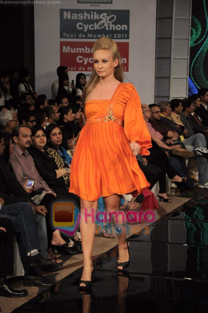 at Gitanjali Tour De India fashion  show in Trident, Mumbai on 6th Feb 2011 