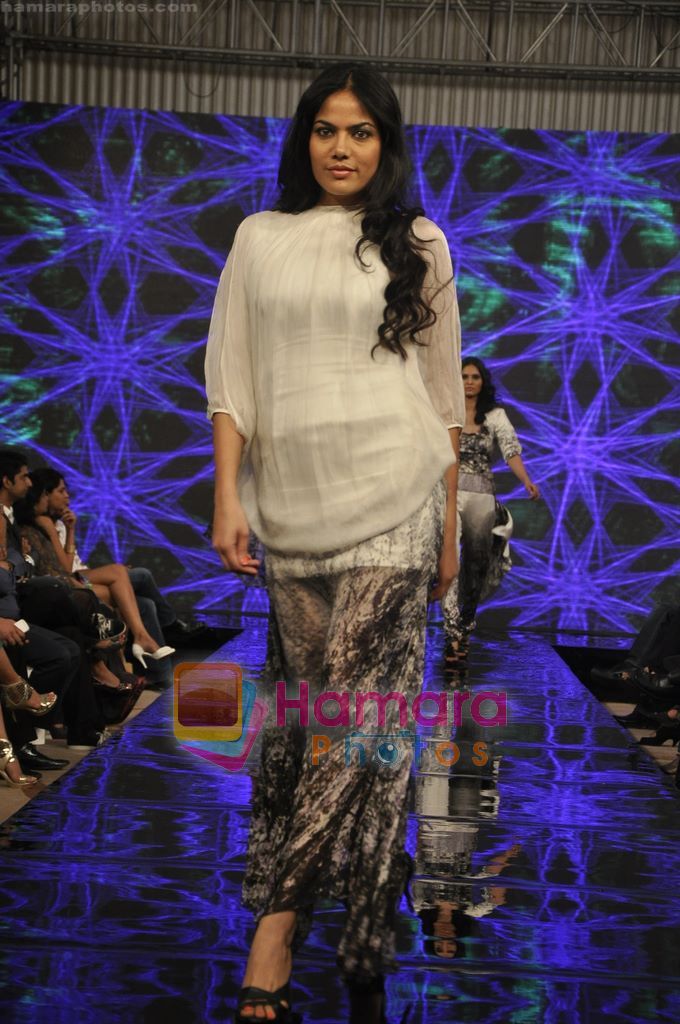 Model walk the ramp at Swapnil Shinde Show at Gitanjali Cyclothon fashion show in Trident, Bandra, mumbai on 7th Feb 2011 