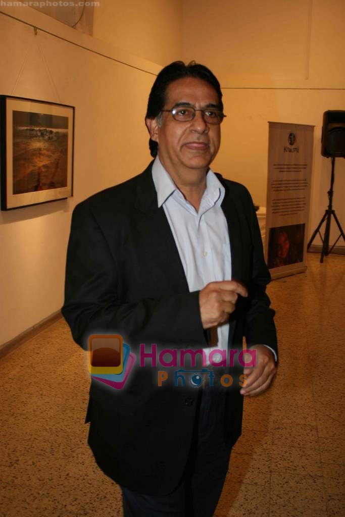 Ajitabh Bacchchan at Art Htu Lens exhibition in Kalaghoda on 7th Feb 2011 