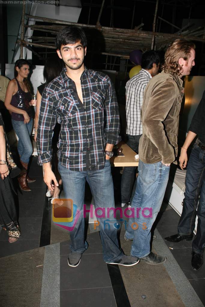 Karan Grover at TV birthday bash of actor Parul Chaudhry in Amboli on 11th Feb 2011