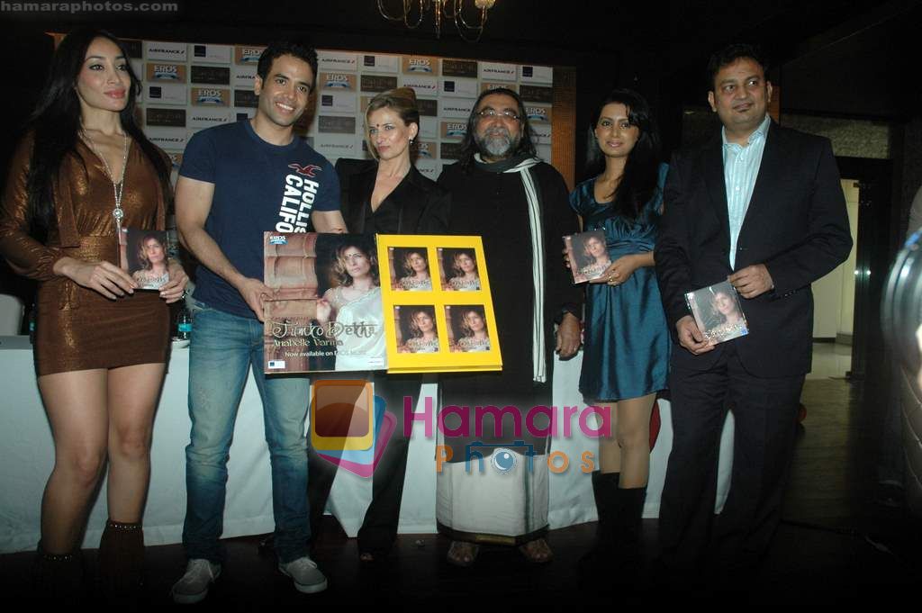Sofia Hayat, Tusshar Kapoor, Anabelle Varma, Pralhad Kakkar, Geeta Basra at Anabelle Varma's single Tumko Dekha launch in Novotel on 14th Feb 2011 