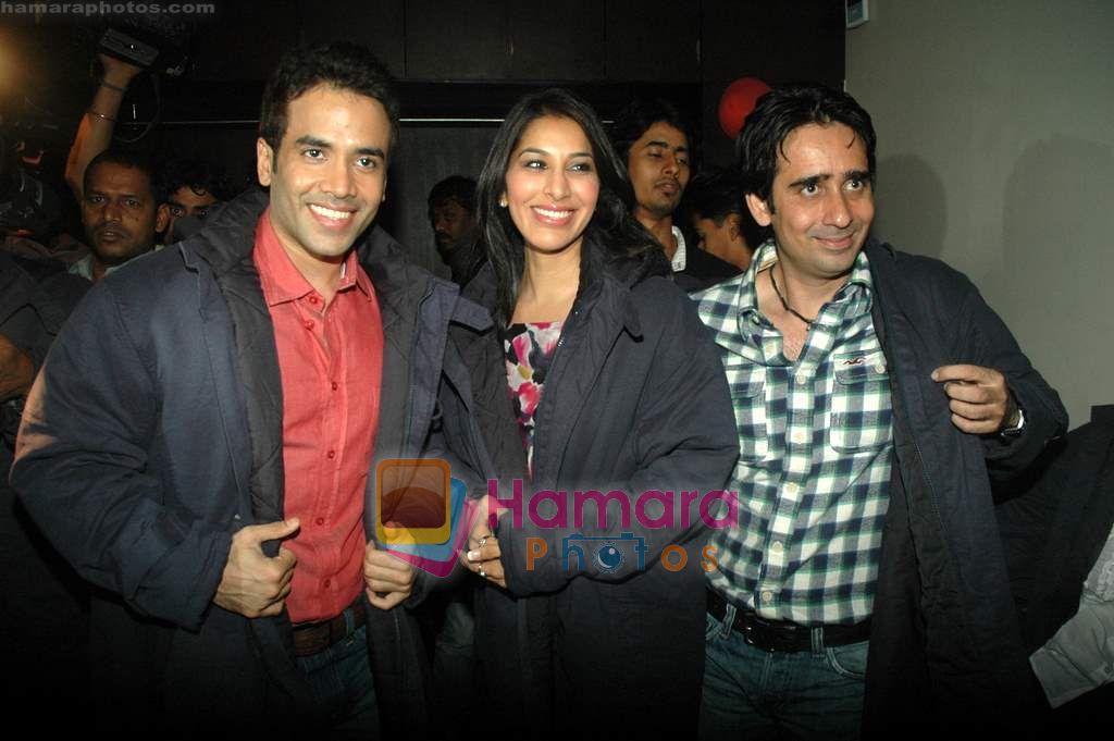 Tusshar Kapoor, Sophie Choudry at Valentine event for singles in 21 farenheit on 14th Feb 2011 