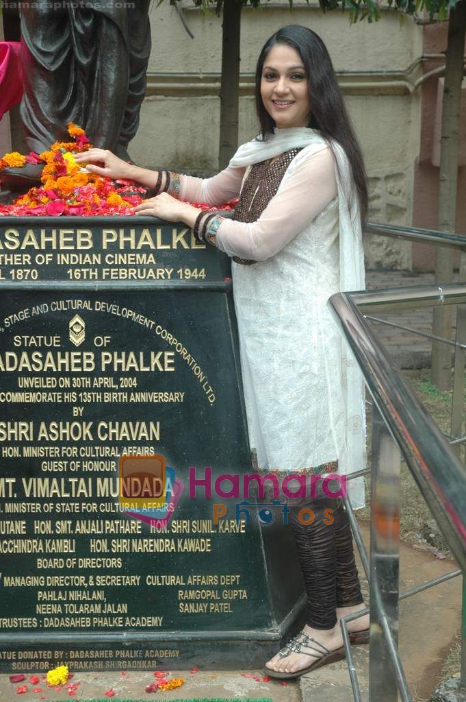Gracy Singh at Dadasaheb Phalke statue unleveling ceremony in Film City on 15th Feb 2011 