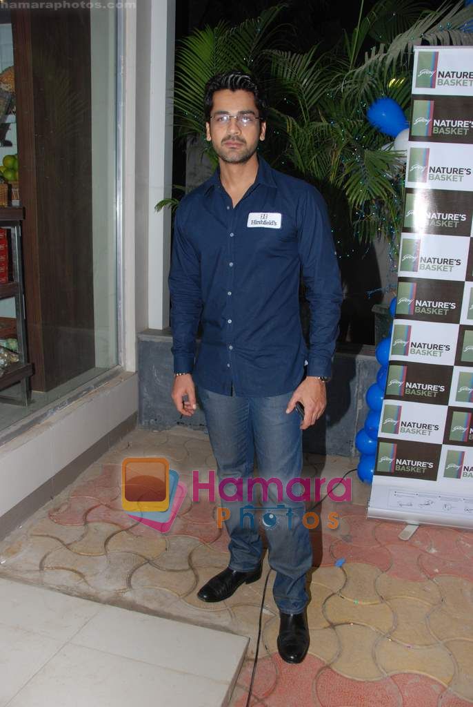 Arjan Bajwa at Nature's Basket launch in Juhu on 16th Feb 2011 