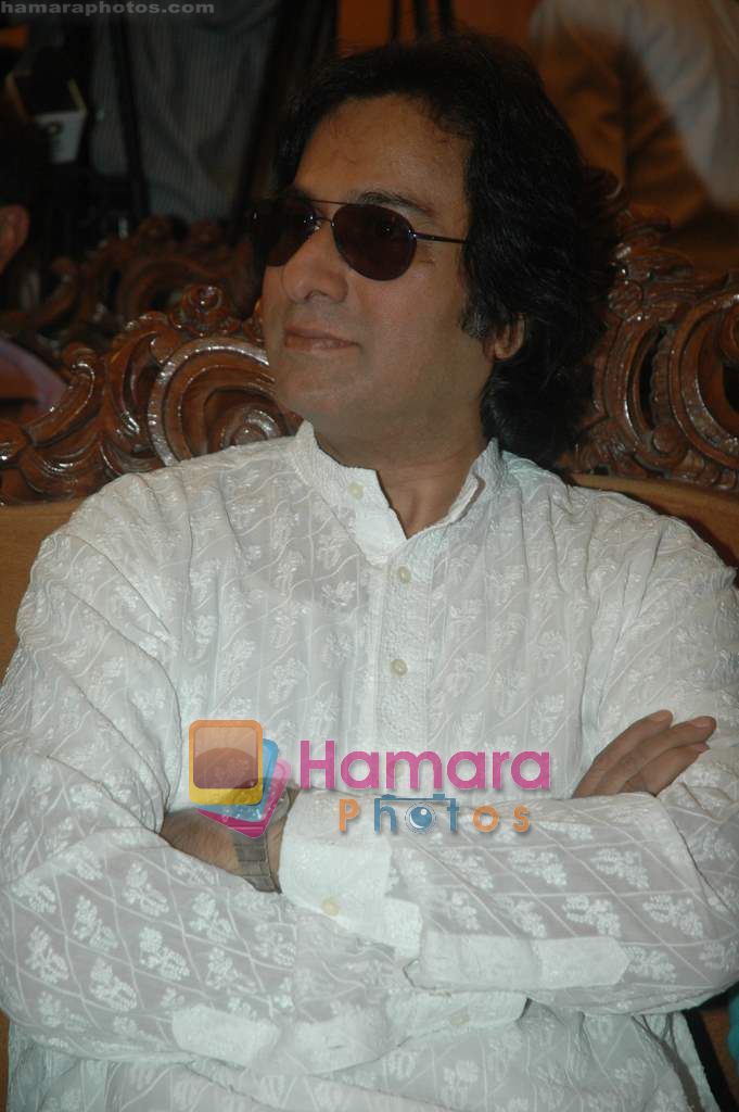 Talat Aziz at the launch of Zakir Hussain Album The Legacy by Ustad Sultan Khan and his son Sabir Khan in Juhu on 21st Feb 2011 