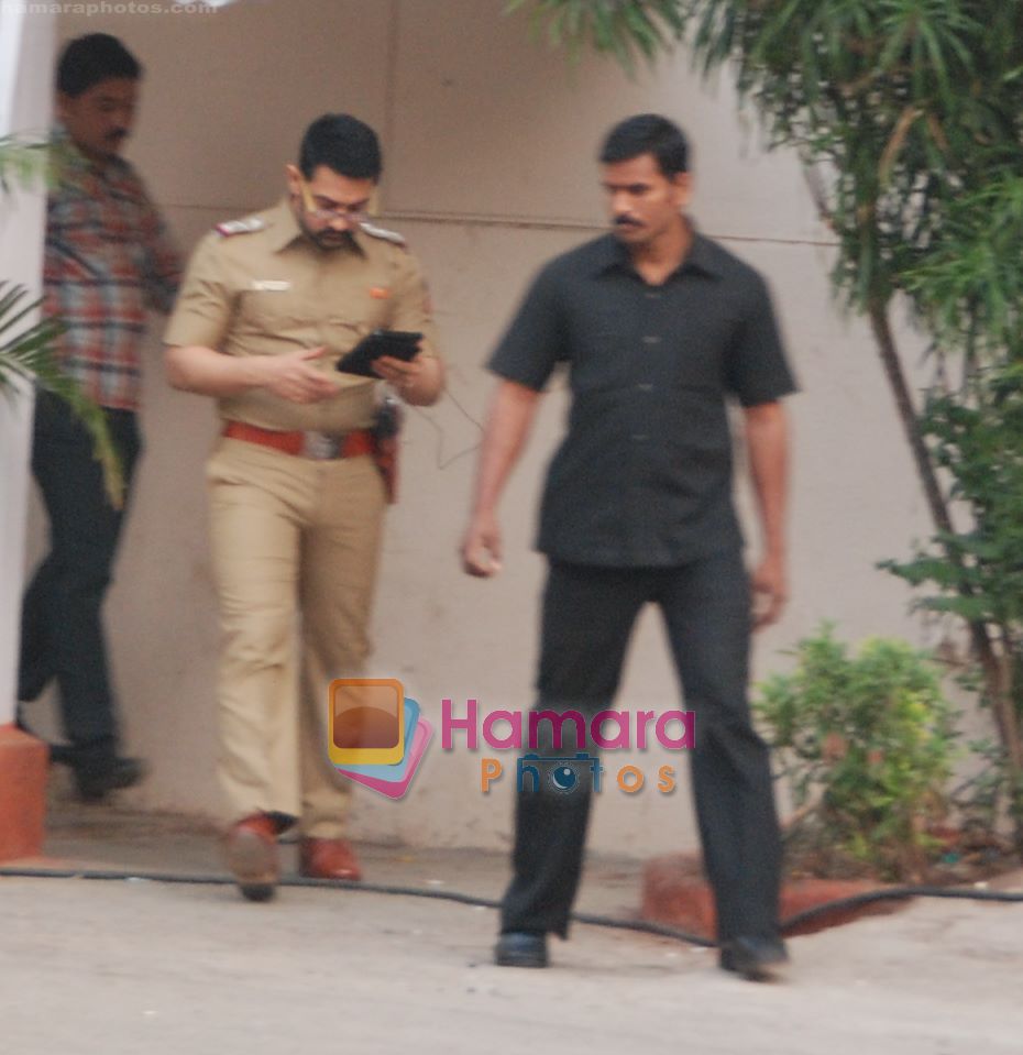 Aamir Khan snapped in his new look at Reema Kagti's movie photoshoot in   Mehboob Studio, Mumbai on 22nd Feb 2010 