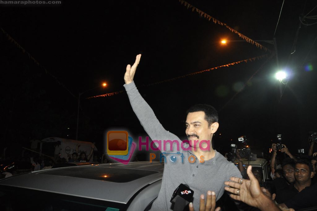 Aamir Khan at the Launch of Suzanne Roshan's The Charcoal Project in Andheri, Mumbai on 27th Feb 2011 