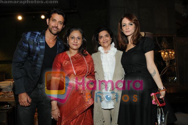 hrithik roshan, jaya bachchan, pinky roshan& sussanne roshan at the Launch of Suzanne Roshan's The Charcoal Project in Andheri, Mumbai on 27th Feb 2011