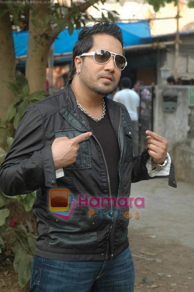Mika Singh at the Shoot of film Yeh Dooriyan in Andheri on 28th Feb 2011 