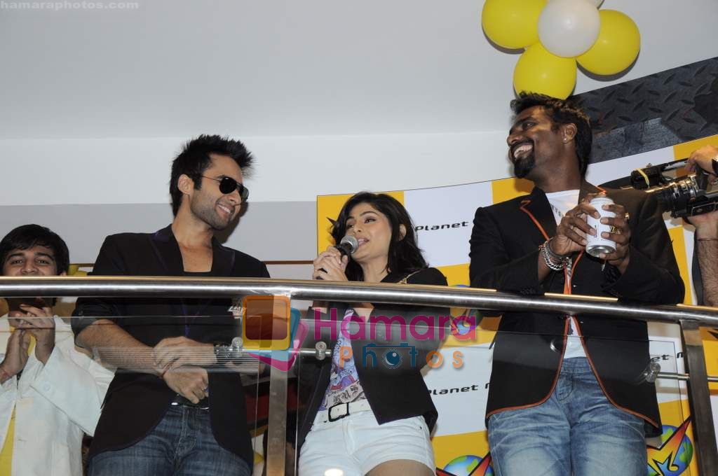 Jackky Bhagnani, Pooja Gupta, Remo D_Souza at Faltu music launch in Planet M on 9th March 2011 