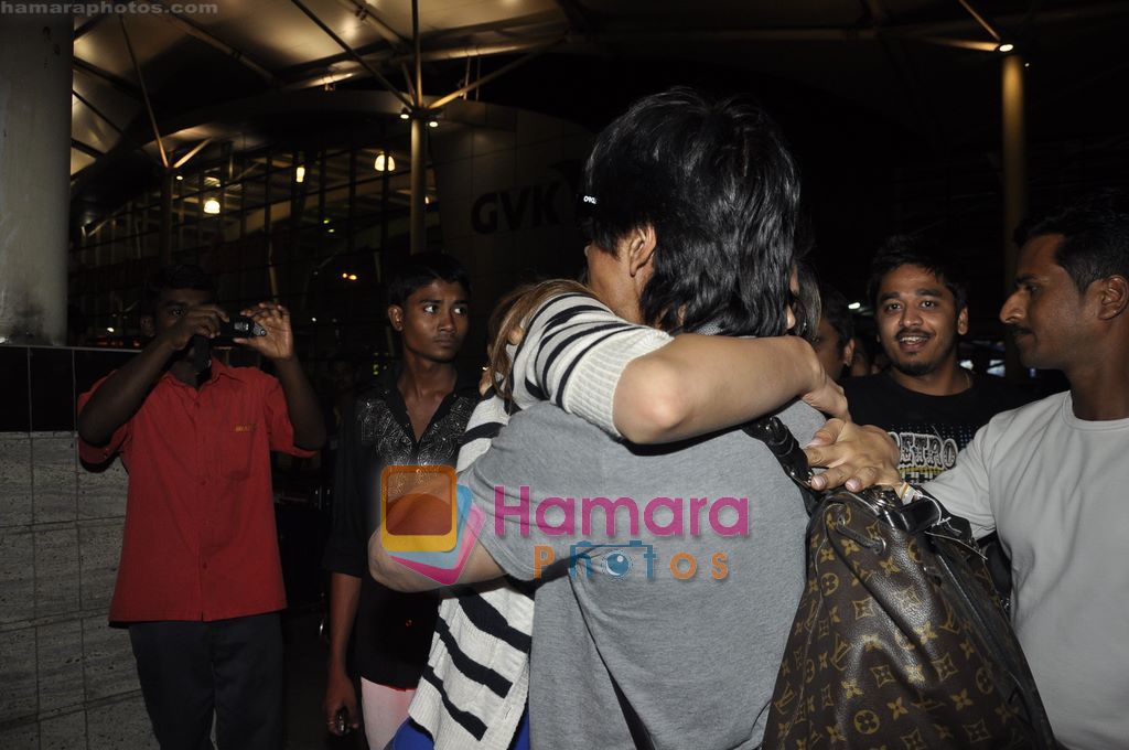 Shahrukh Khan, Deepika Padukone at Mumbai Airport on 16th March 2011 