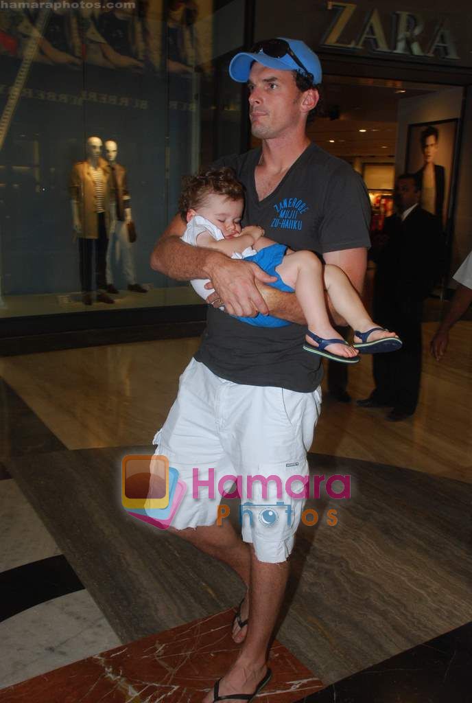 New Zealand criket team snapped shopping at Palladium with their kids n spouse on 19th March 2011 