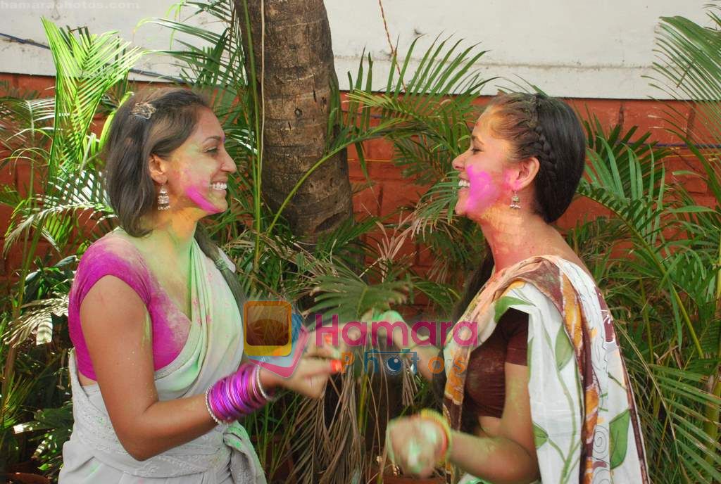 Shweta Salve, Narayani Shastri at Zoom party in Tulip star on 20th March 2011 