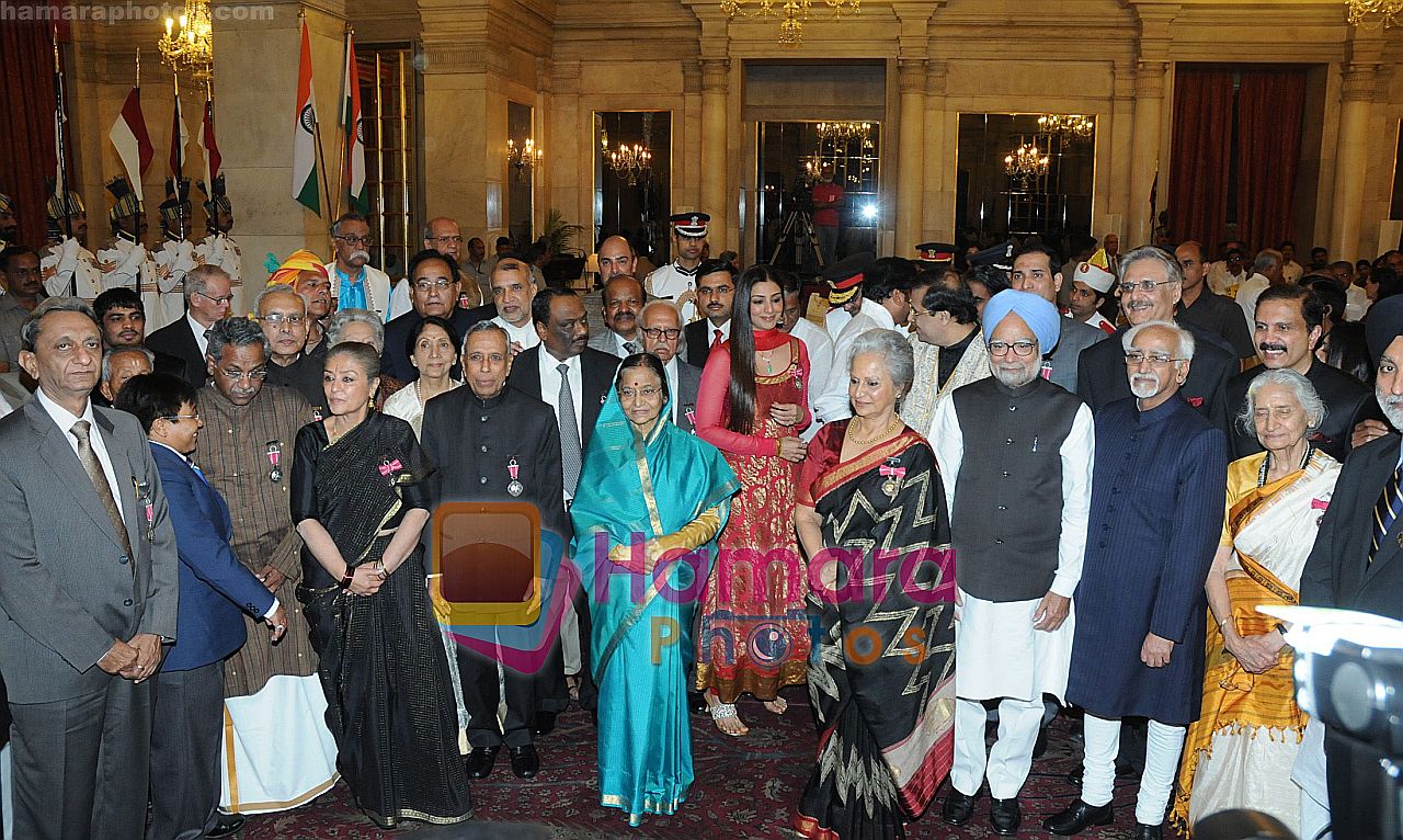 Tabu and Khayyam awarded Padma Bhushan in Delhi