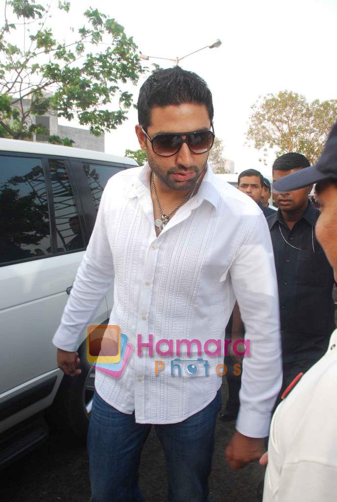 Abhishek Bachchan at anti drugs rally in Nariman Point on 27th March 2011 