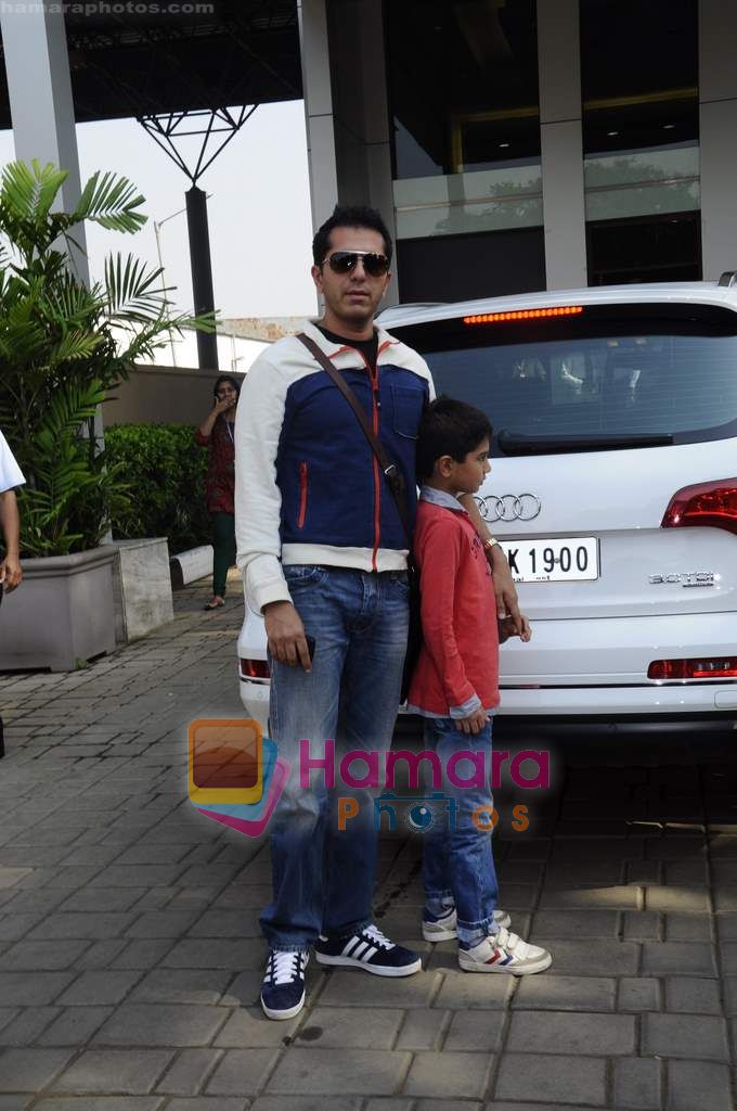 Ritesh Sidhwani leave for Mohali for cricket match on 30th March 2011 