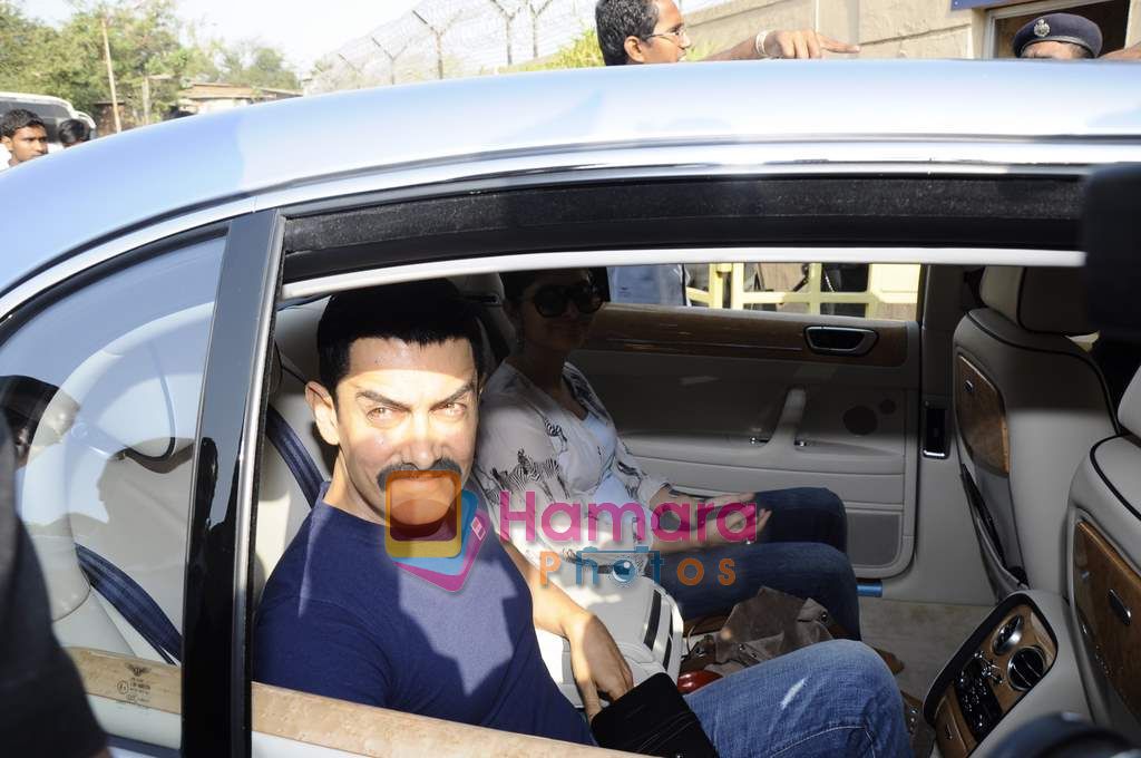 Aamir Khan leave for Mohali for cricket match on 30th March 2011 