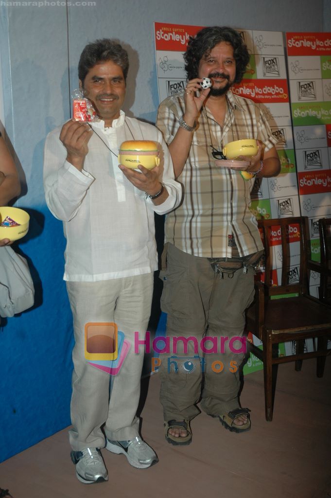 Vishal Bharadwaj, Amole Gupte at the launch of Amole Gupte's Stanley ka Dabba in Menboob,  Mumbai on 6th April 2011 