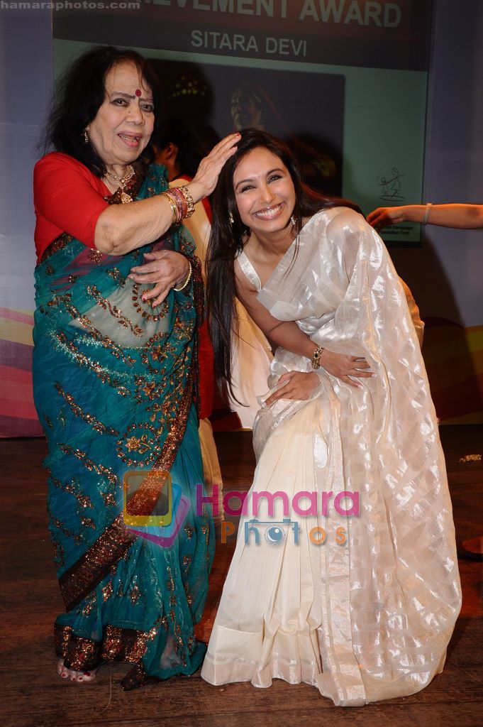 Rani Mukherjee, Sitara Devi at The Laadli National Media Awards in NCPA,Mumbai on 8th April 2011 