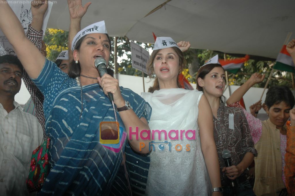 Urmila Matondkar, Shabana Azmi, Dia Mirza support Anna Hazare movement in Azad Maidan, Mumbai on 8th April 2011 