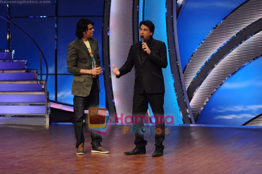 Shiamak Dawar, Manish Paul at Zee TV Dance Ke Superstars on 12th April 2011 